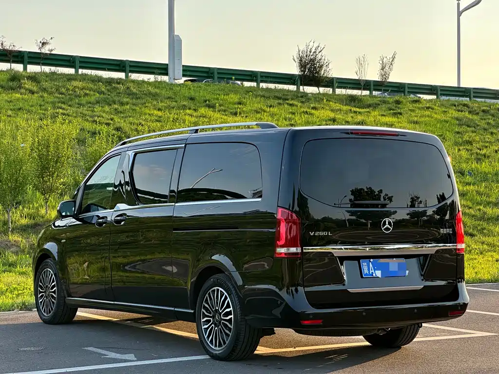 Mercedes-Benz V-Class — фото 10