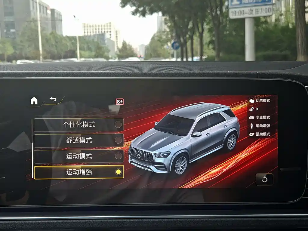 Mercedes-Benz GLE AMG — фото 18