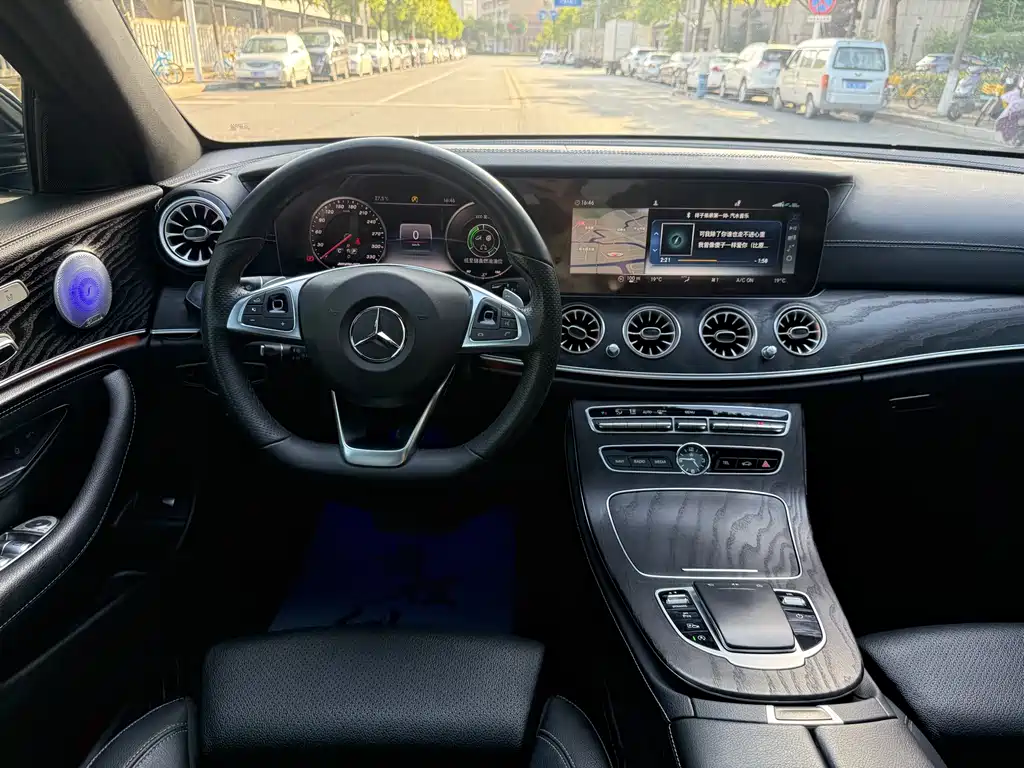 Mercedes-Benz E-Class — фото 14