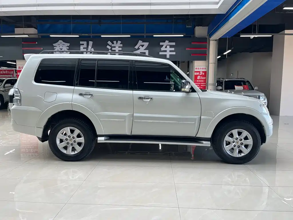 Mitsubishi Pajero (Import) — фото 4