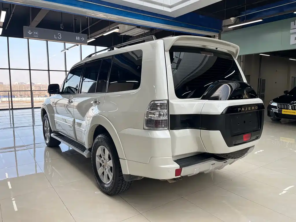 Mitsubishi Pajero (Import) — фото 6