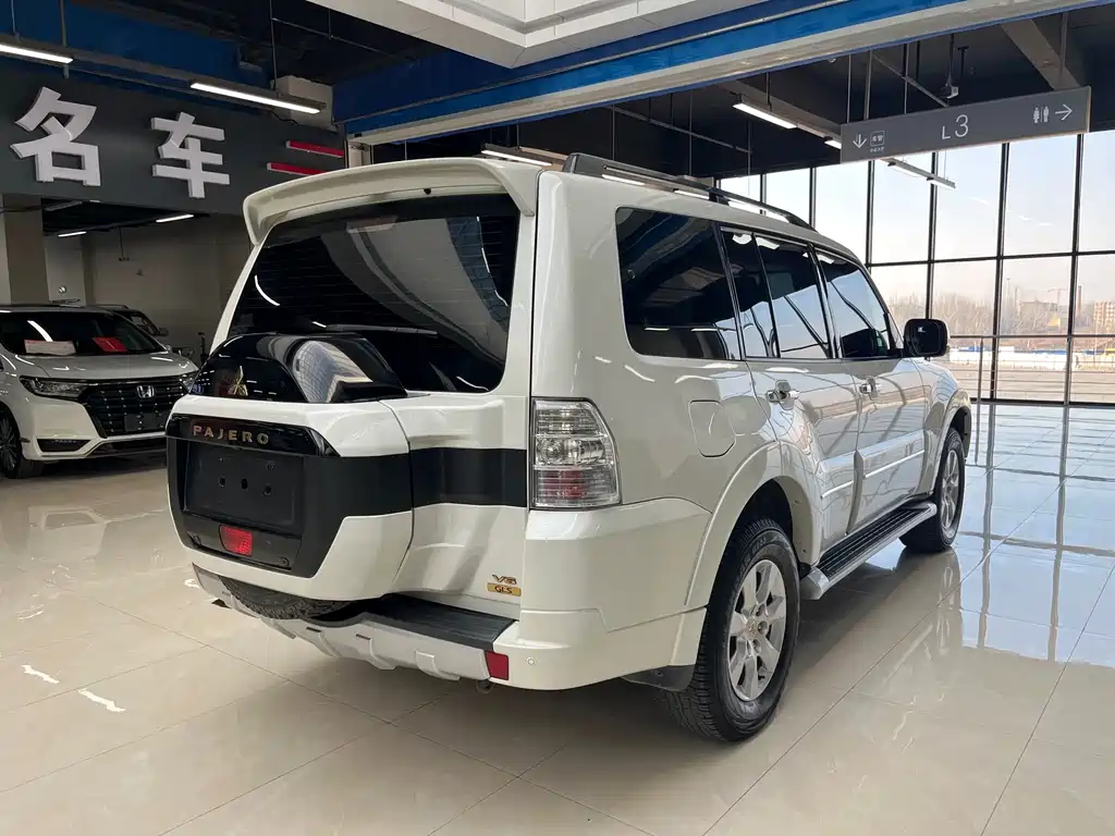 Mitsubishi Pajero (Import) — фото 7