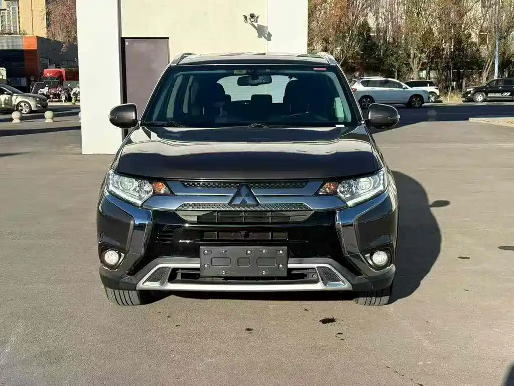 Mitsubishi Outlander — фото 2