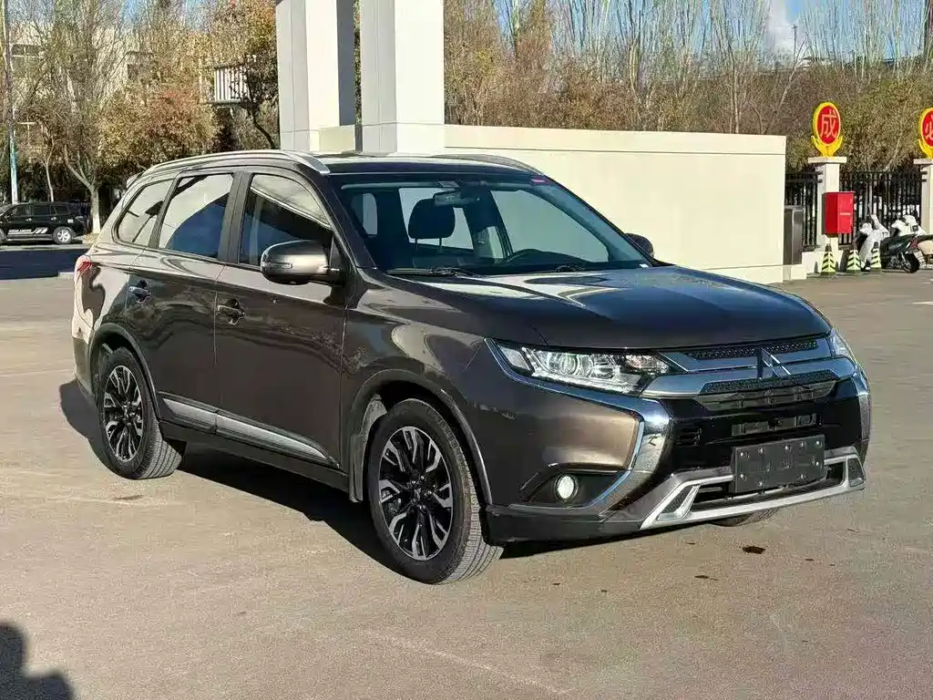 Mitsubishi Outlander — фото 3