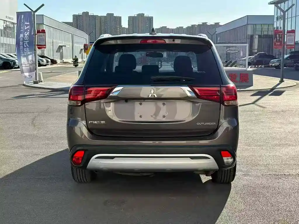 Mitsubishi Outlander — фото 8