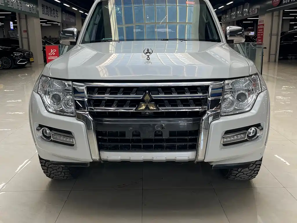 Mitsubishi Pajero (Import) — фото 2