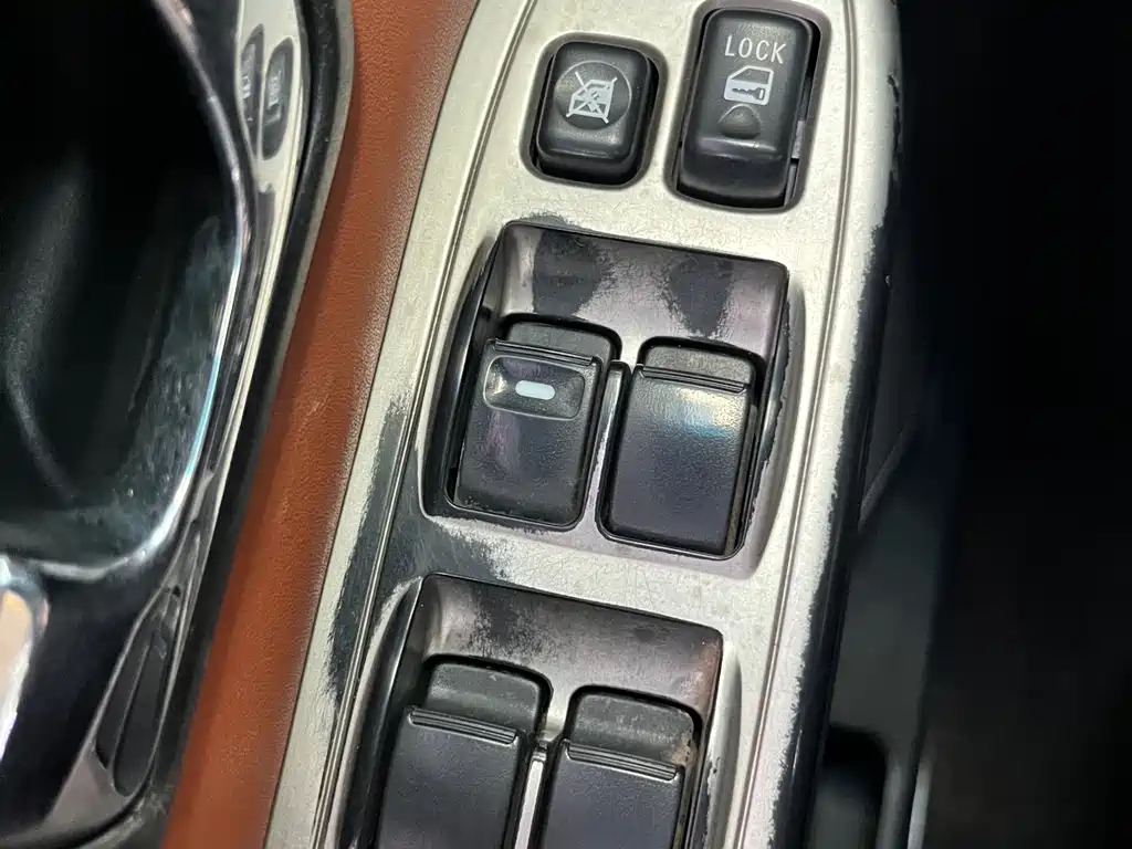 Mitsubishi Pajero (Import) — фото 17