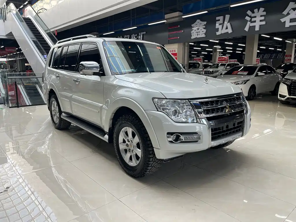 Mitsubishi Pajero (Import) — фото 3