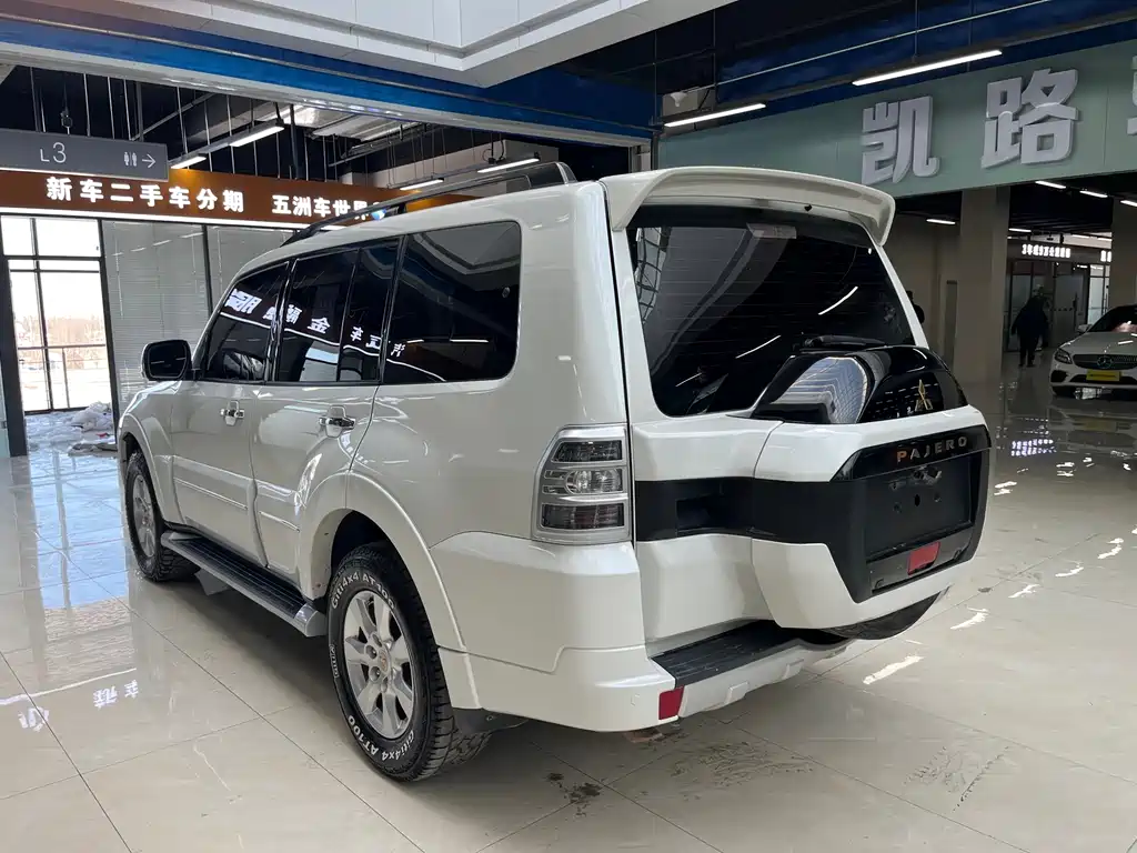 Mitsubishi Pajero (Import) — фото 6