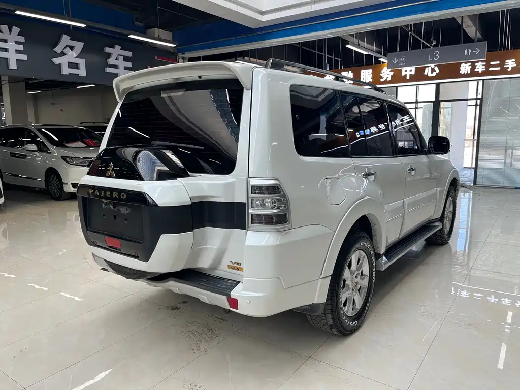 Mitsubishi Pajero (Import) — фото 7