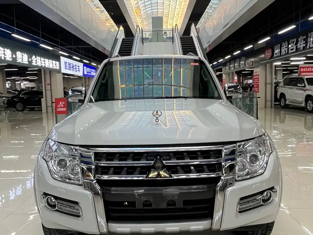 Mitsubishi Pajero (Import) — фото 2
