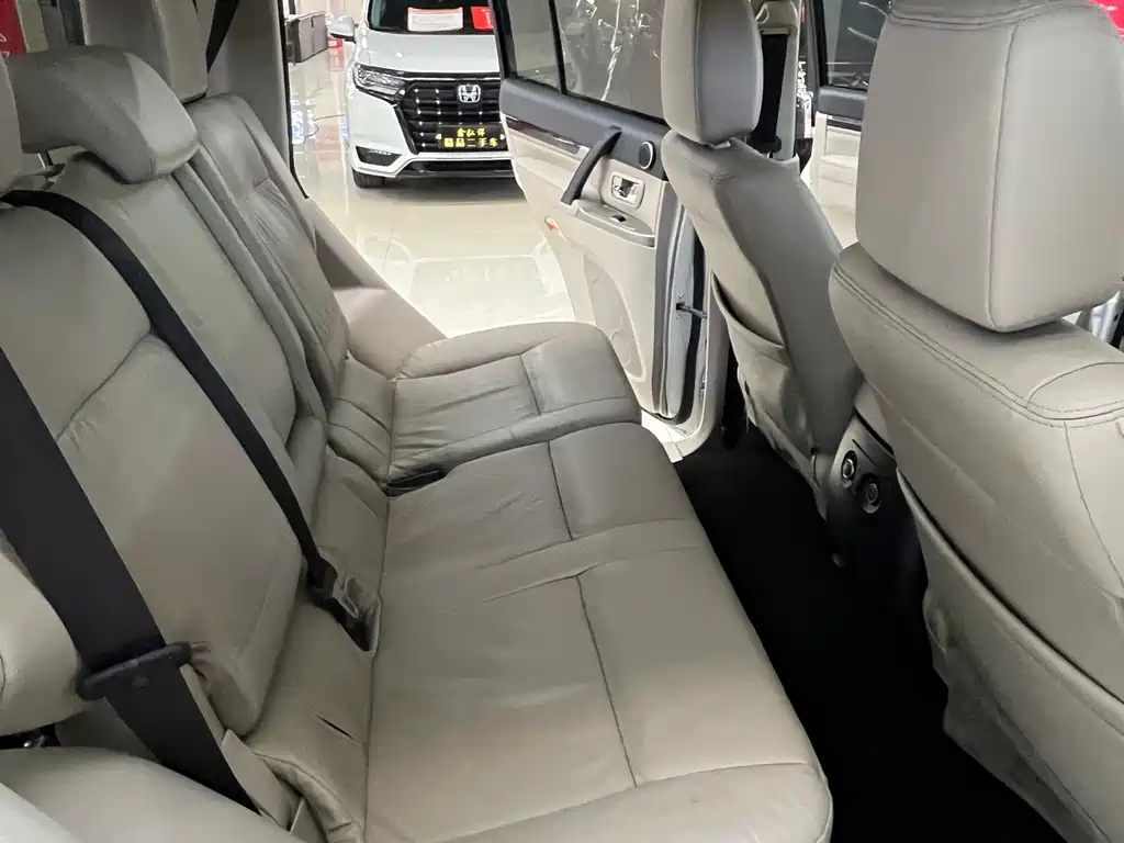 Mitsubishi Pajero (Import) — фото 11