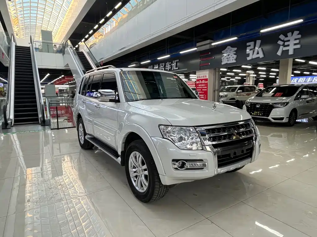 Mitsubishi Pajero (Import) — фото 3
