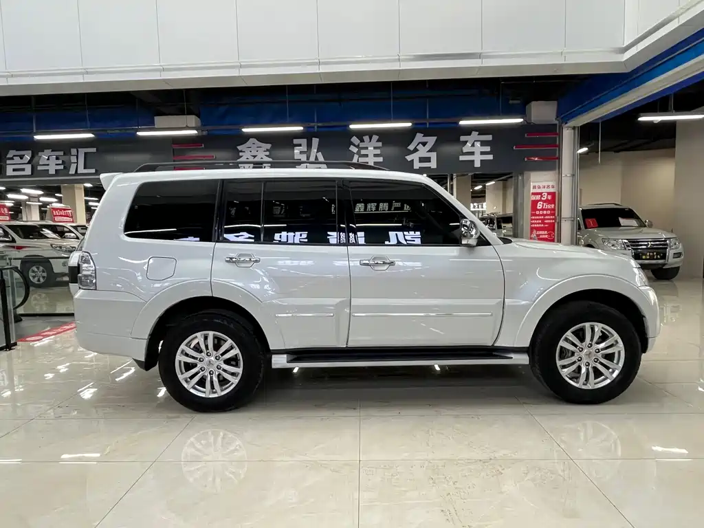 Mitsubishi Pajero (Import) — фото 4