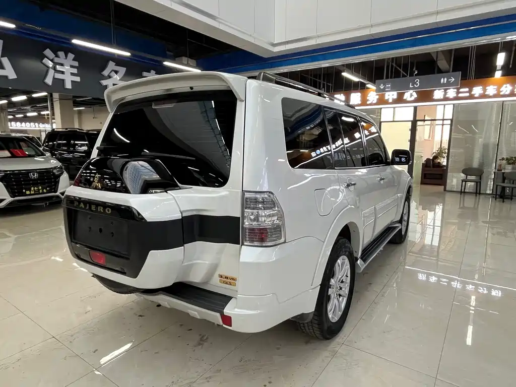 Mitsubishi Pajero (Import) — фото 7