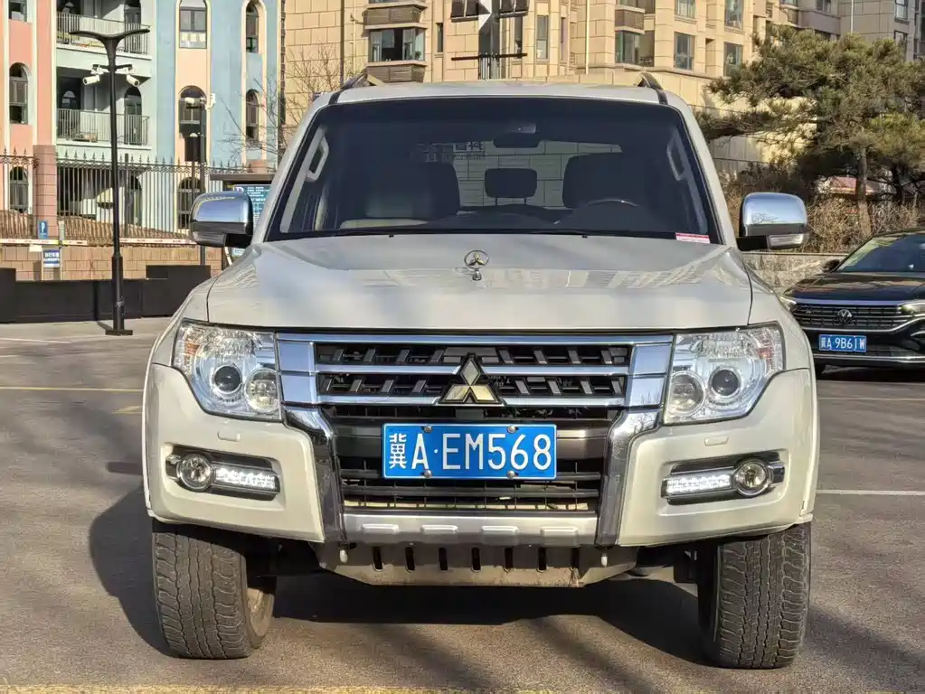 Mitsubishi Pajero (Import) — фото 2