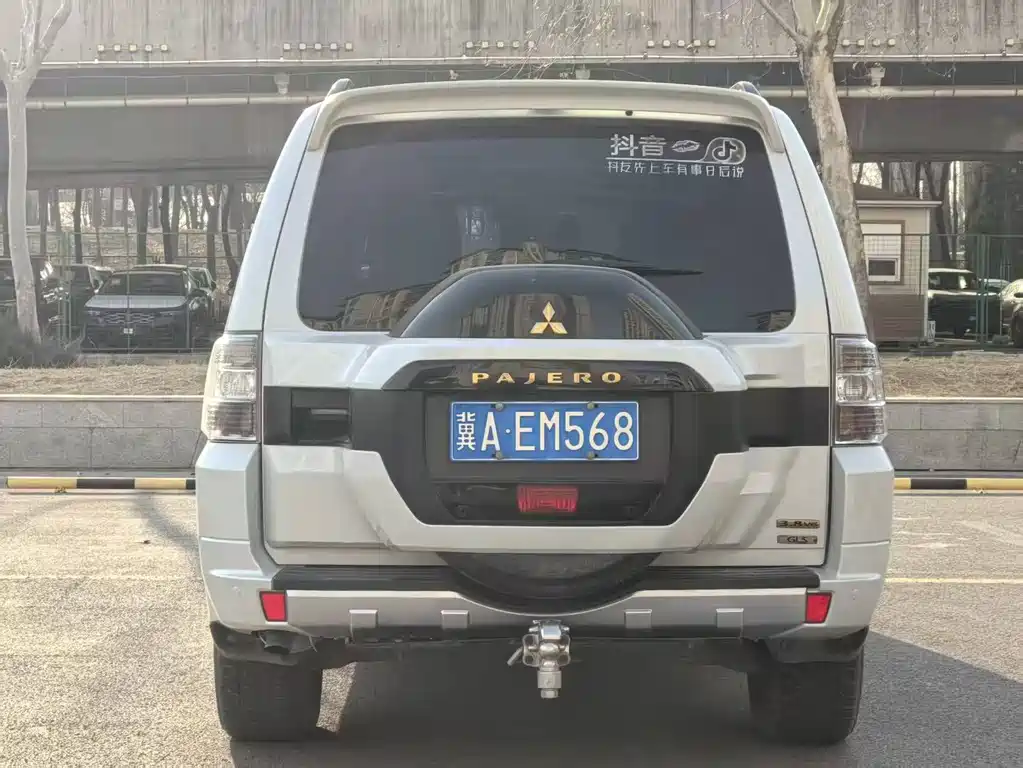 Mitsubishi Pajero (Import) — фото 15