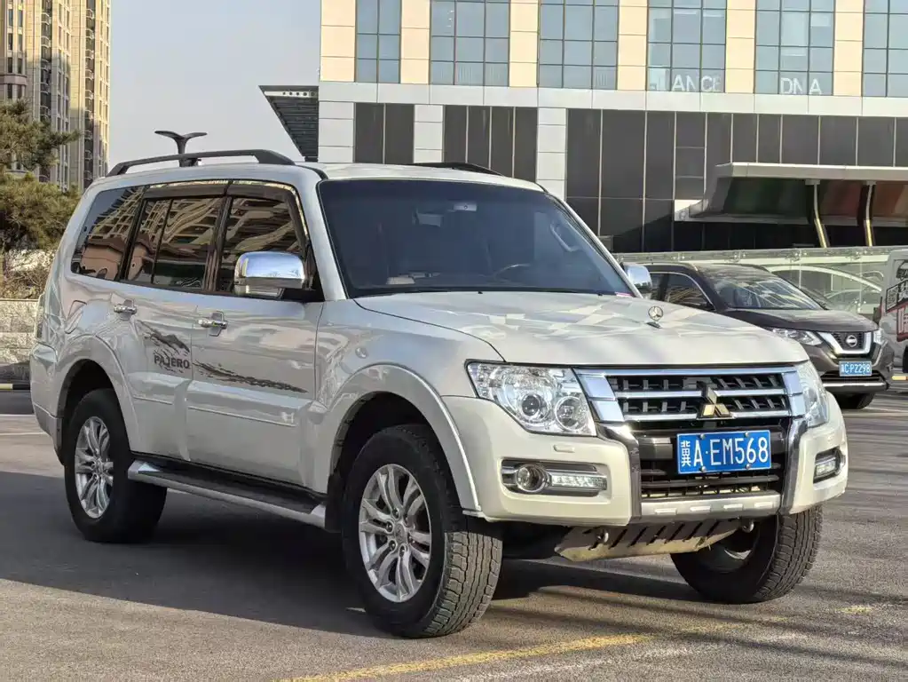 Mitsubishi Pajero (Import) — фото 3