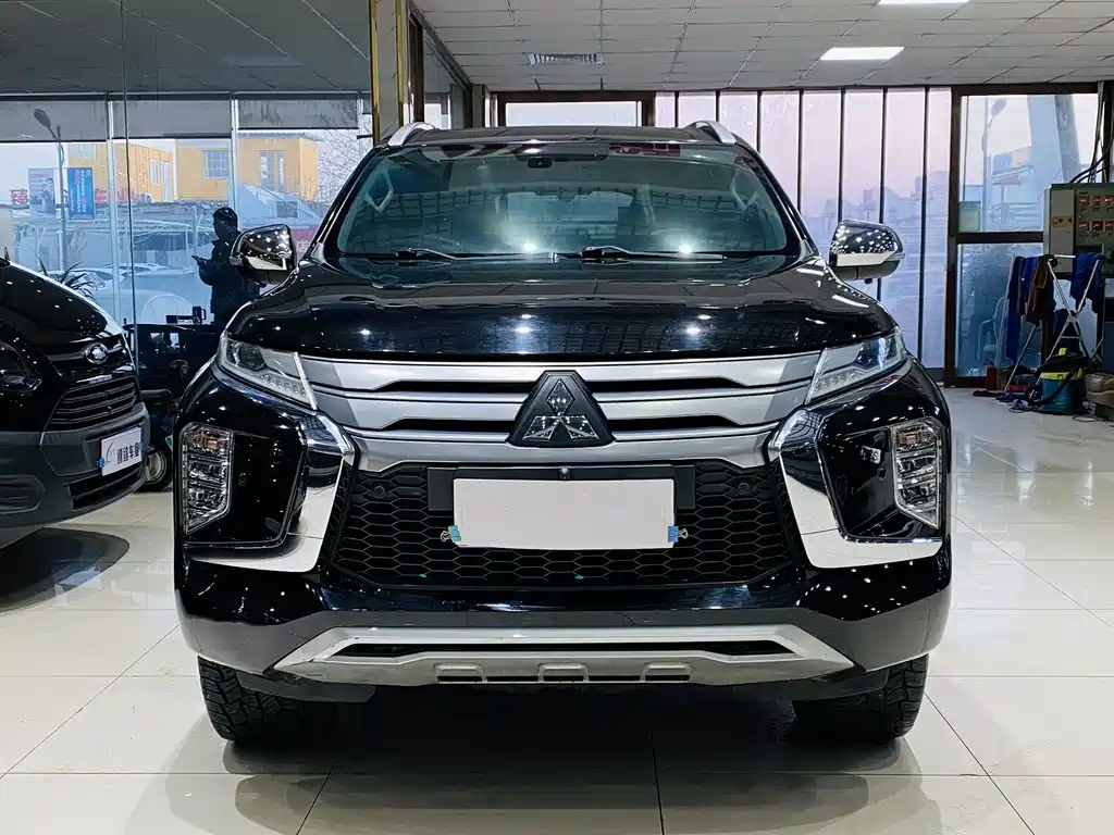 Mitsubishi Pajero Sport (Import) — фото 3