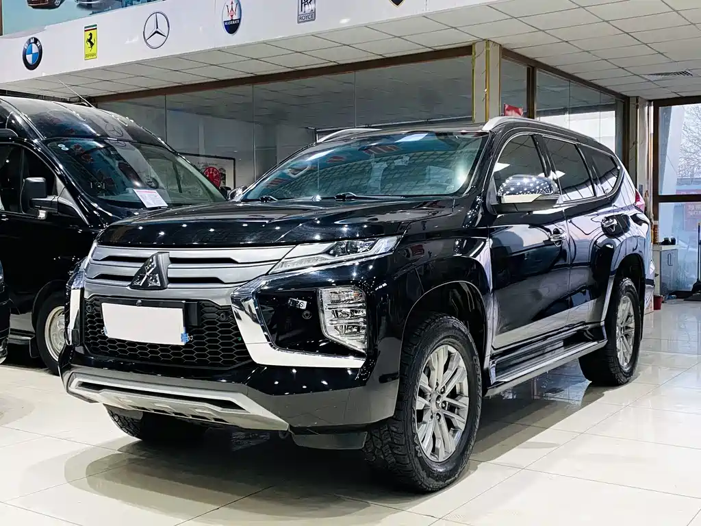 Mitsubishi Pajero Sport (Import)