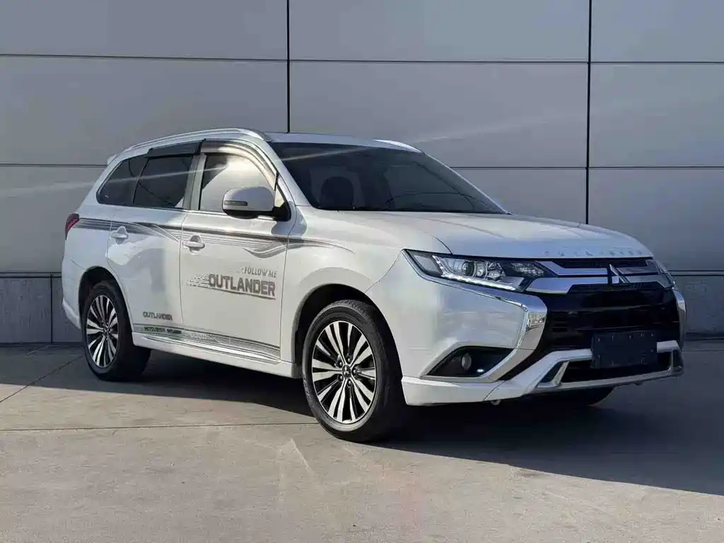 Mitsubishi Outlander — фото 4