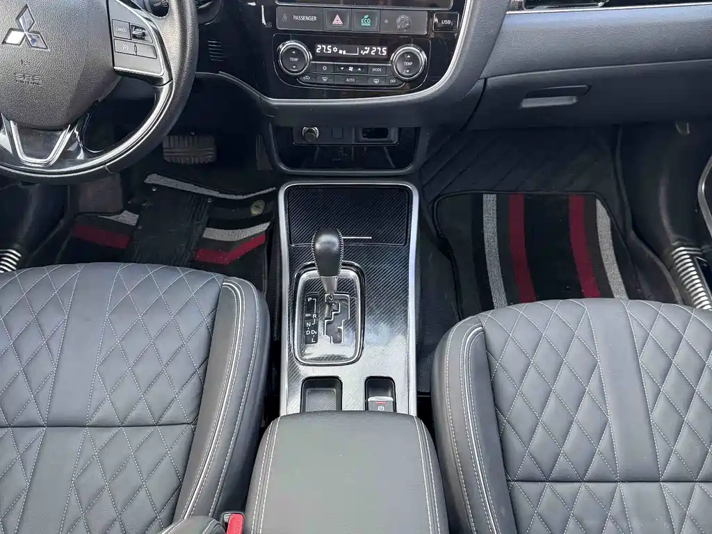 Mitsubishi Outlander — фото 7