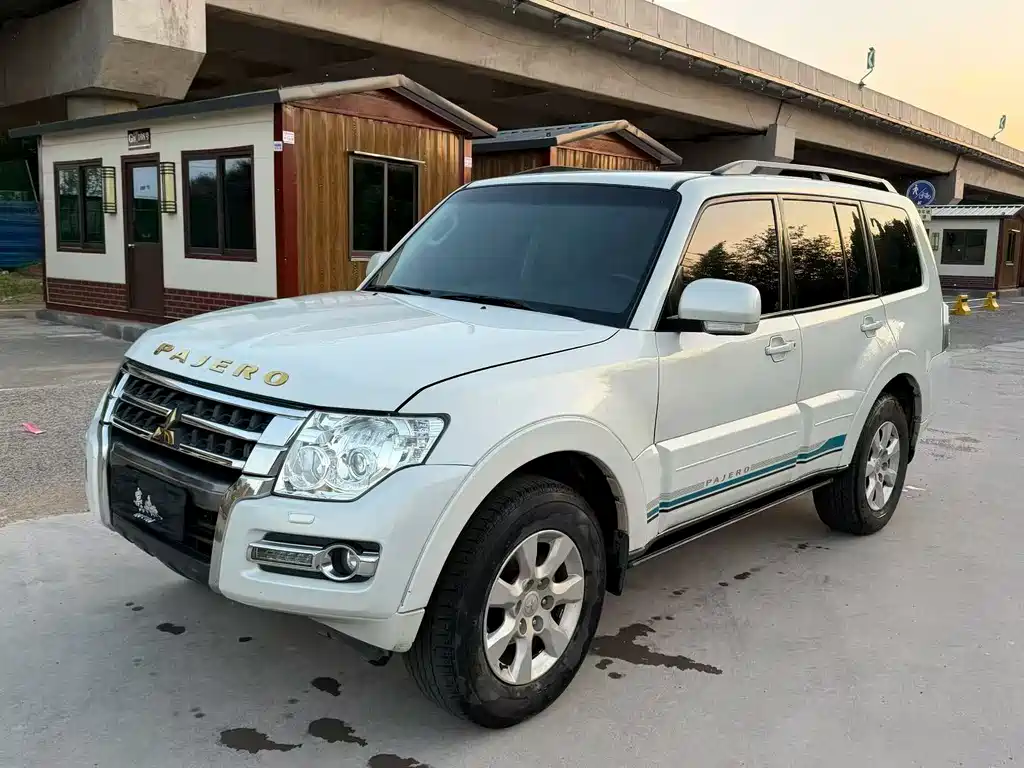 Mitsubishi Pajero (Import) — фото 2