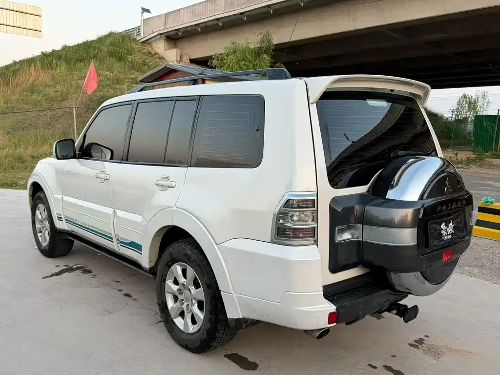 Mitsubishi Pajero (Import) — фото 3