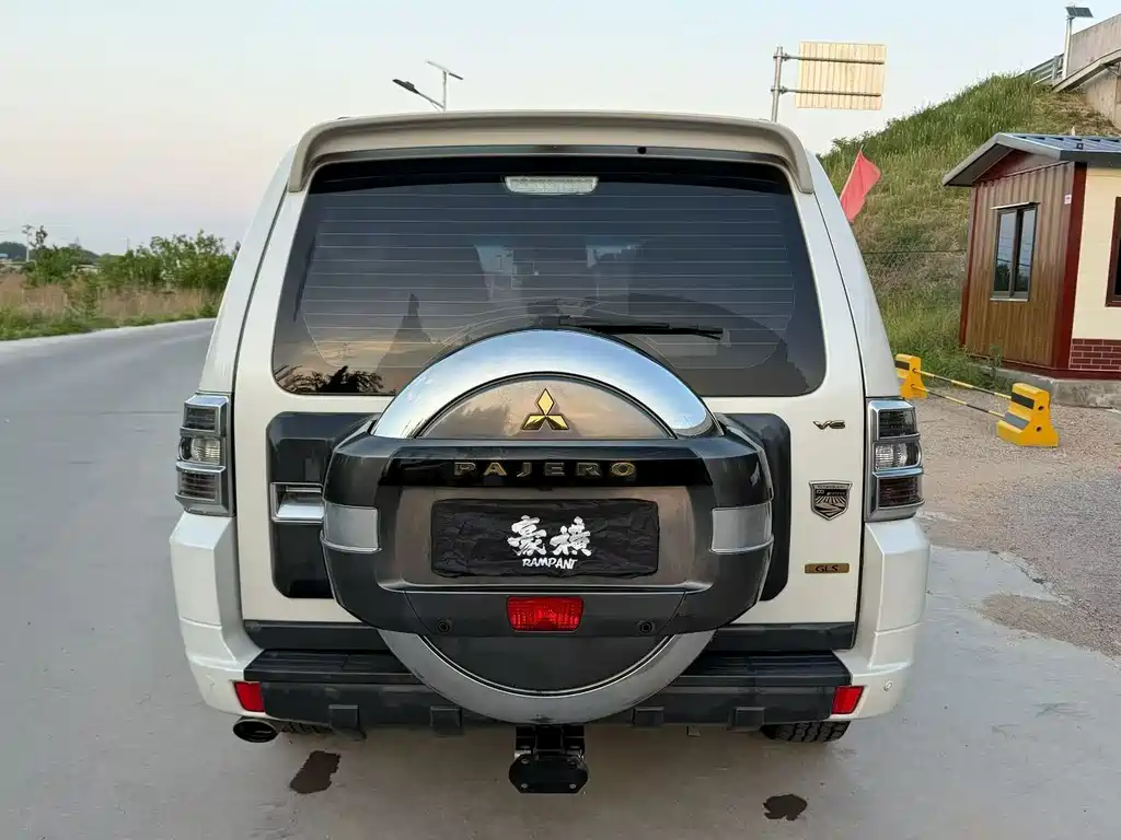 Mitsubishi Pajero (Import) — фото 4