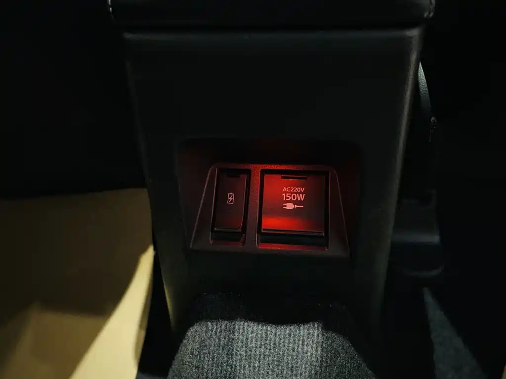 Mitsubishi Pajero Sport (Import) — фото 11