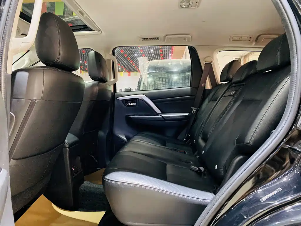 Mitsubishi Pajero Sport (Import) — фото 13
