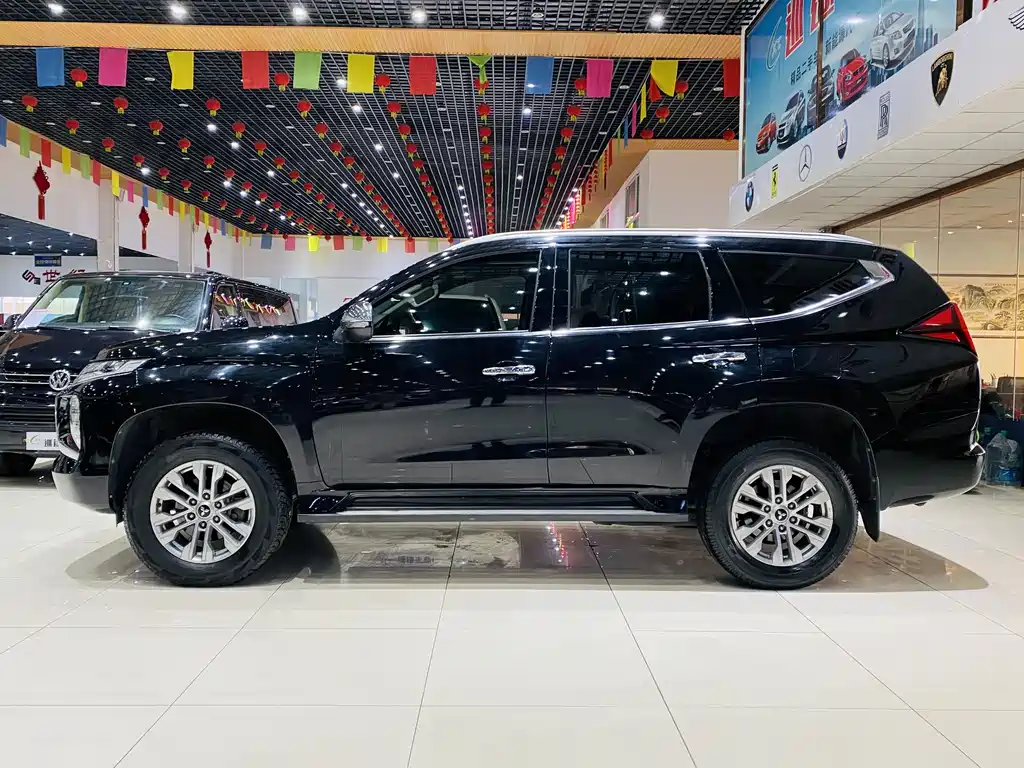 Mitsubishi Pajero Sport (Import) — фото 14