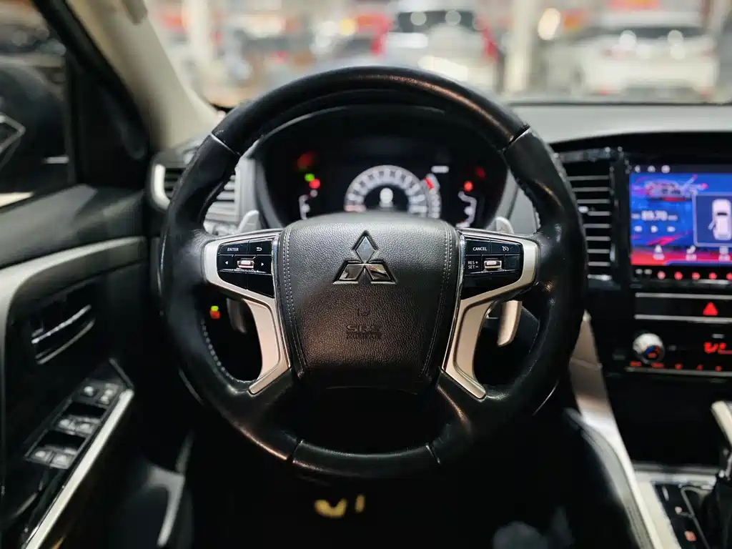 Mitsubishi Pajero Sport (Import) — фото 3
