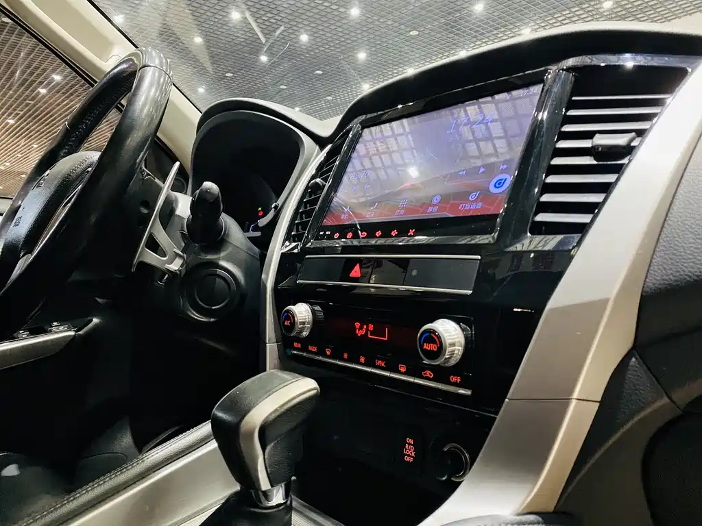 Mitsubishi Pajero Sport (Import) — фото 7
