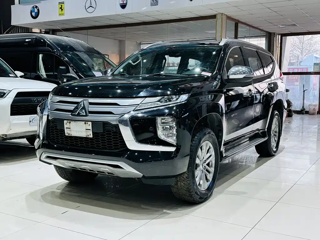 Mitsubishi Pajero Sport (Import)