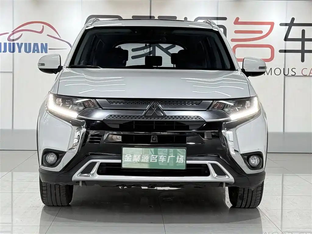 Mitsubishi Outlander — фото 2