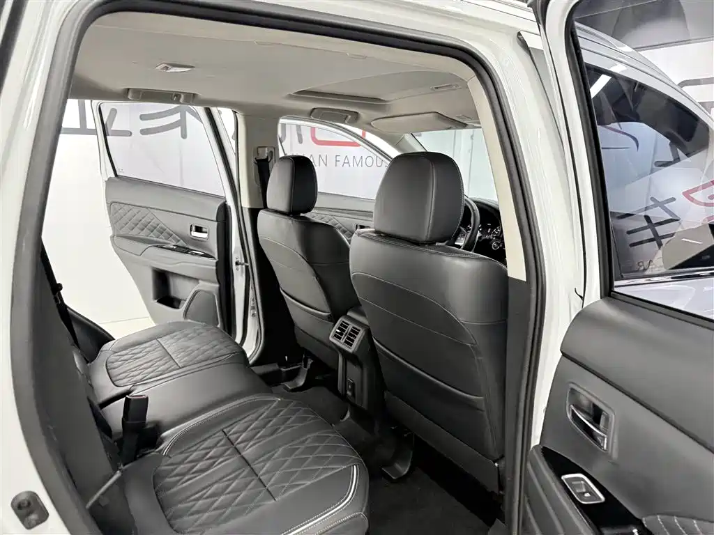Mitsubishi Outlander — фото 14