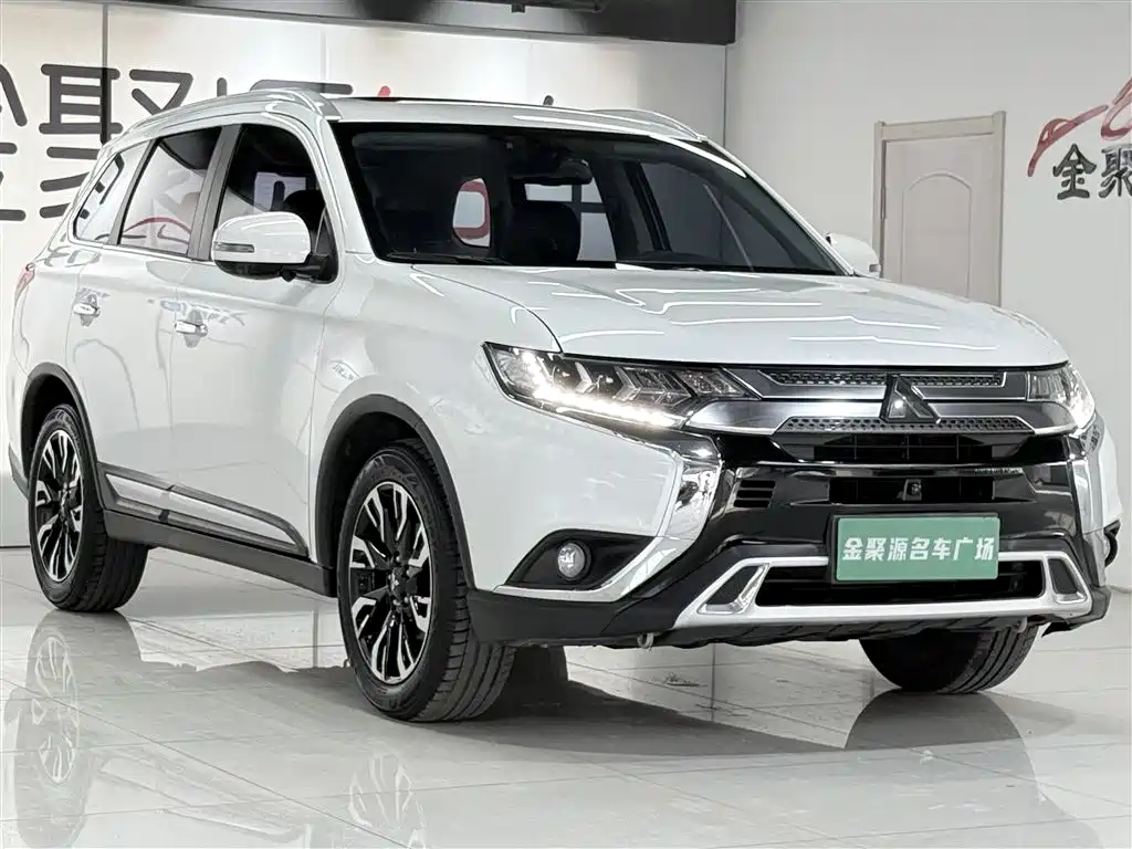 Mitsubishi Outlander — фото 3