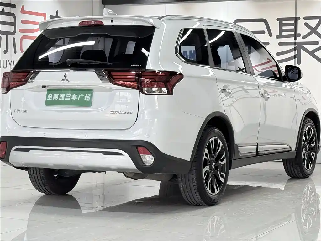 Mitsubishi Outlander — фото 6