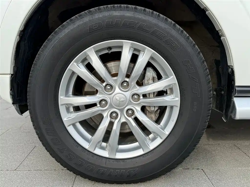 Mitsubishi Pajero (Import) — фото 13