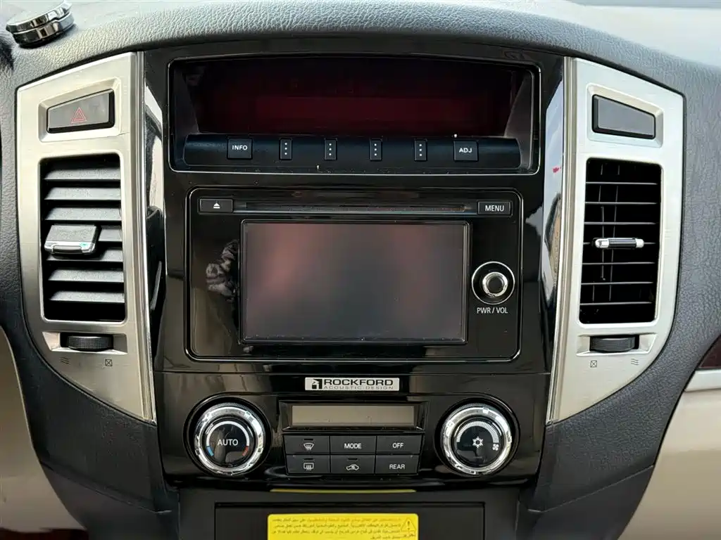 Mitsubishi Pajero (Import) — фото 33
