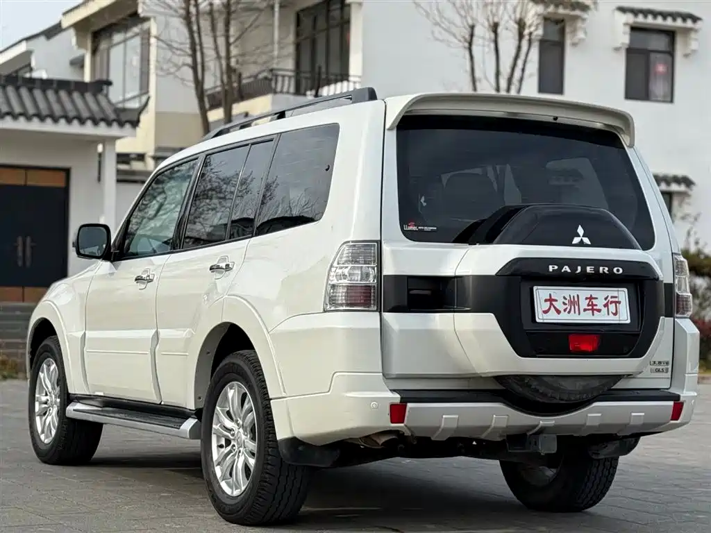Mitsubishi Pajero (Import) — фото 5