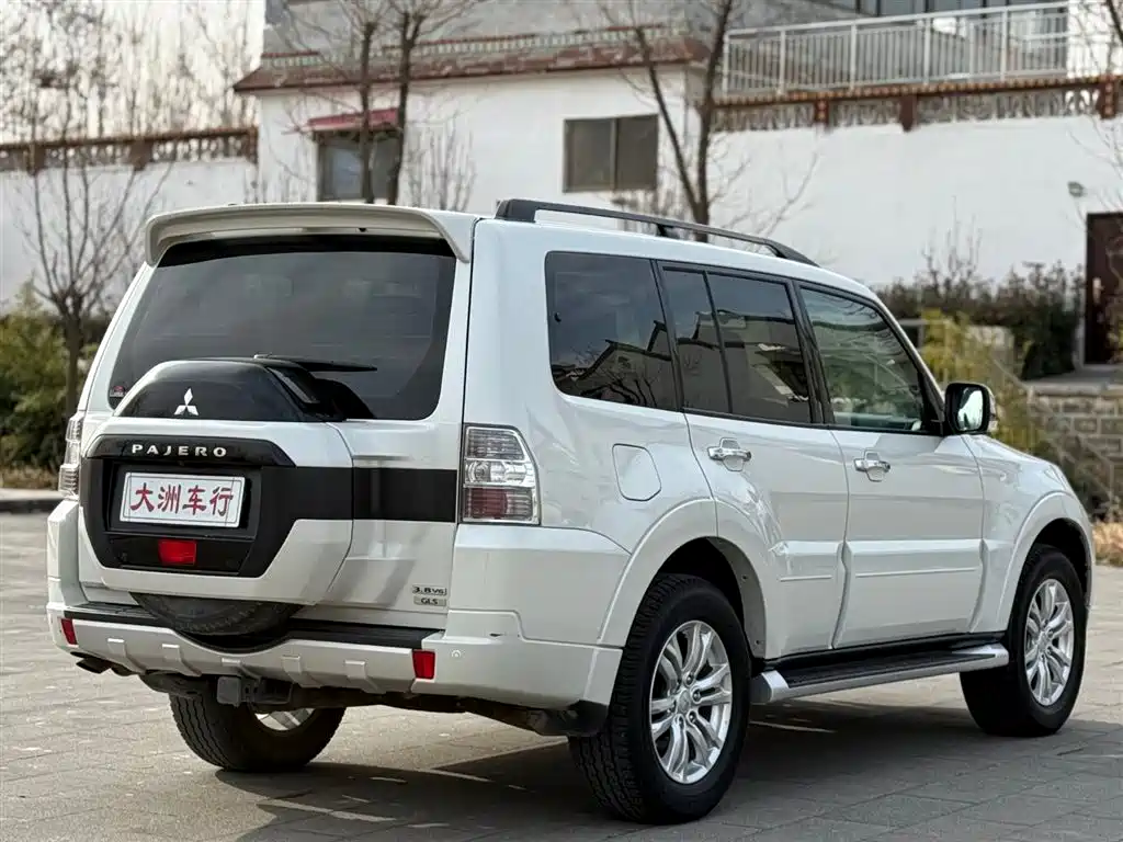 Mitsubishi Pajero (Import) — фото 7
