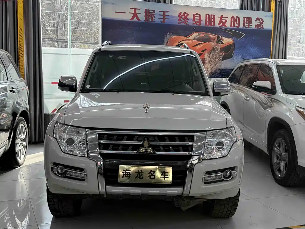 Mitsubishi Pajero (Import) — фото 2
