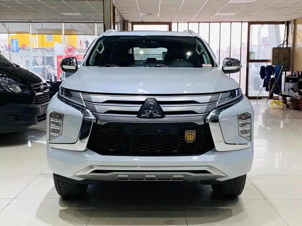 Mitsubishi Pajero Sport (Import) — фото 2