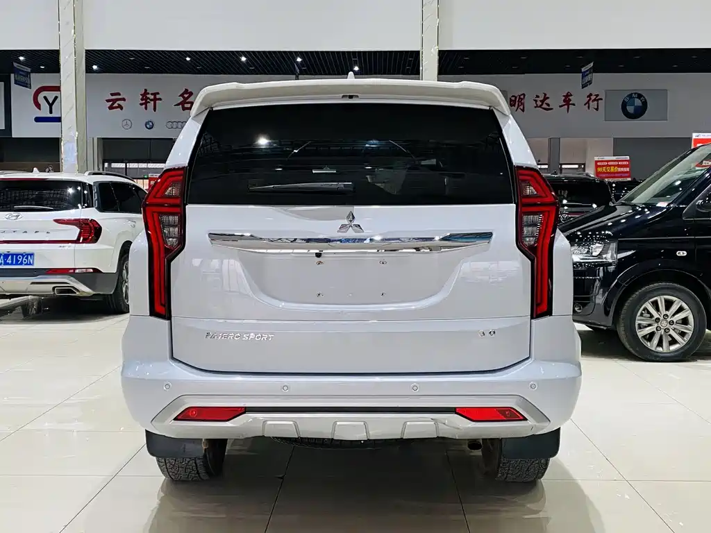 Mitsubishi Pajero Sport (Import) — фото 15