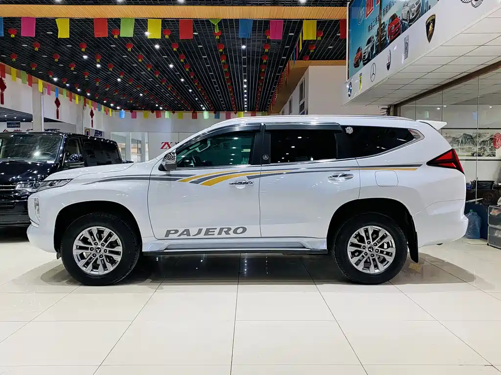 Mitsubishi Pajero Sport (Import) — фото 3