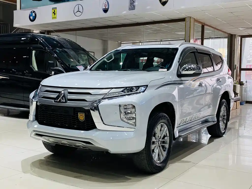 Mitsubishi Pajero Sport (Import)