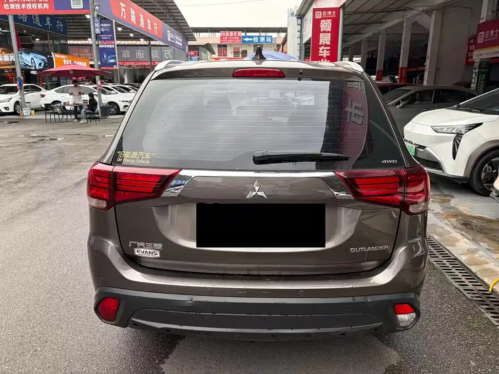 Mitsubishi Outlander — фото 3