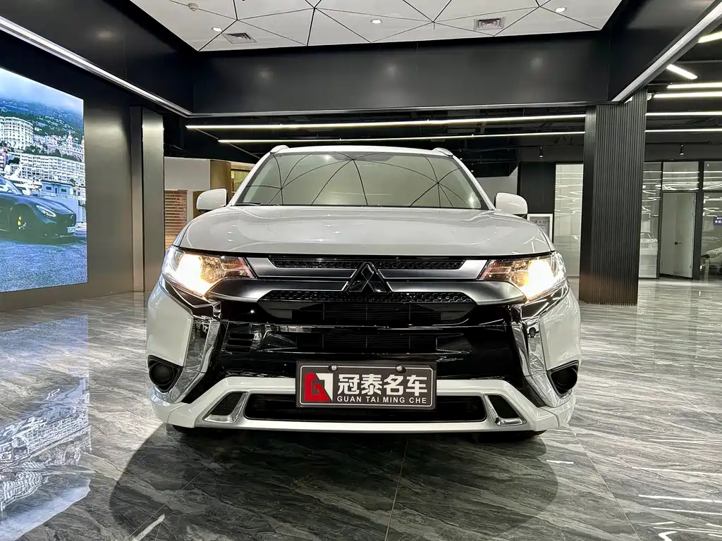 Mitsubishi Outlander — фото 2